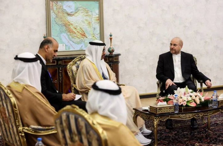  قاب معنادار از وزیر خارجه امارات مقابل نقشه ایران + عکس