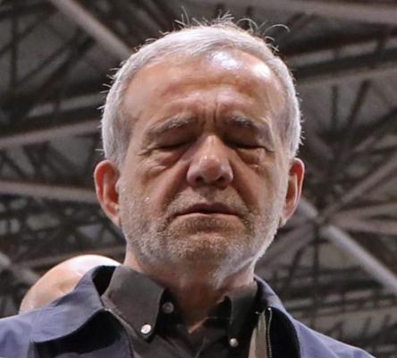 چهره خیس از اشک و مشت‌های گره کرده پزشکیان در تشییع شهید هنیه