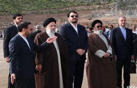  لباس‌های مسافر بالگرد شهید رئیسی به نمایش درآمد 