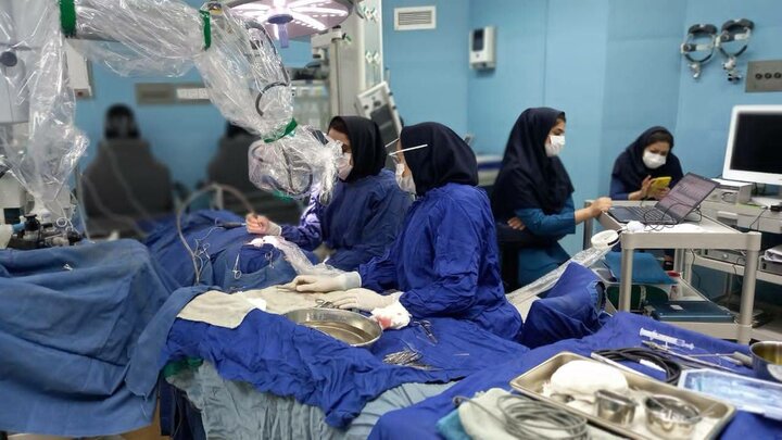 تصویر تلخ از مراسم بدرقه یک پزشک ایرانی که در ساعات اخیر وایرال شد 