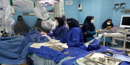 تصویر تلخ از مراسم بدرقه یک پزشک ایرانی که در ساعات اخیر وایرال شد 