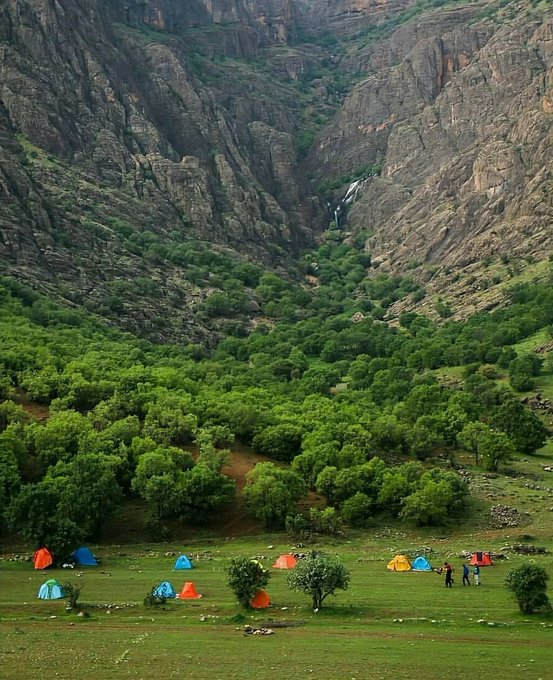 گردشگران  در دره اسپردورود لرستان