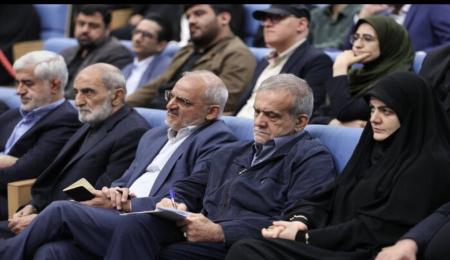  تصویری از زهرا پزشکیان در کنار پدرش در مراسم روز خبرنگار