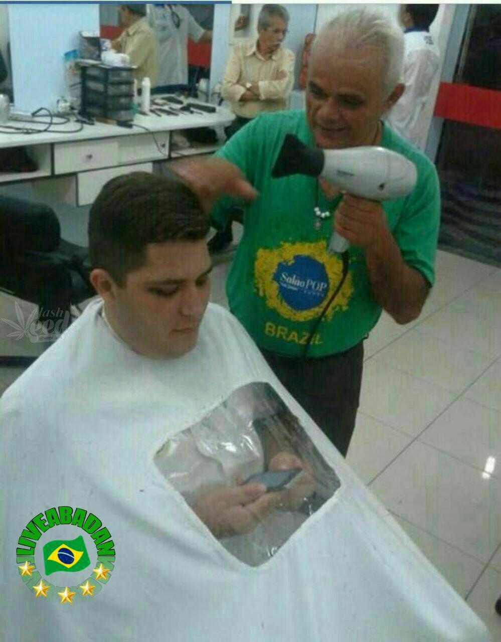 عکس/ابتکار عجیب یک آرایشگر برای رفاه مشتریان! 