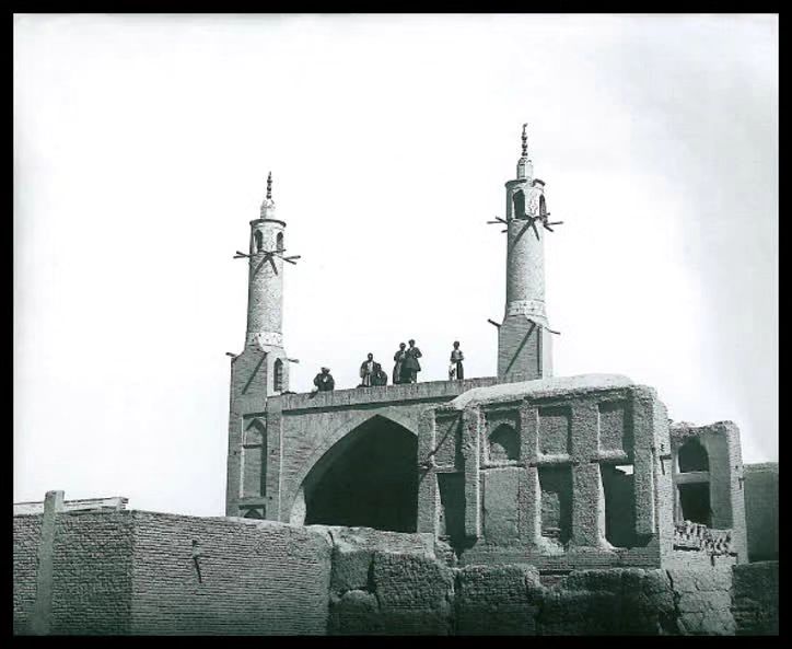 تصویر خاص از منار جنبان در دروان قاجار