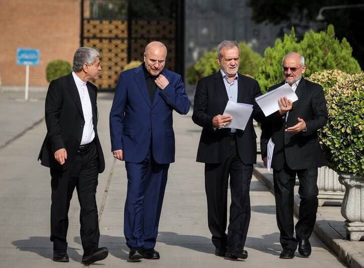 قالیباف، پزشکیان و طیب نیا در حیاط مجلس