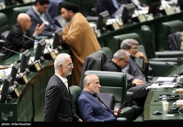 ژست وزیر پیشنهادی کشور در صحن مجلس+ تصاویر