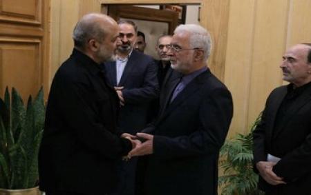 لحظه ورود وزیر کشور به ساختمان میدان فاطمی+ تصاویر