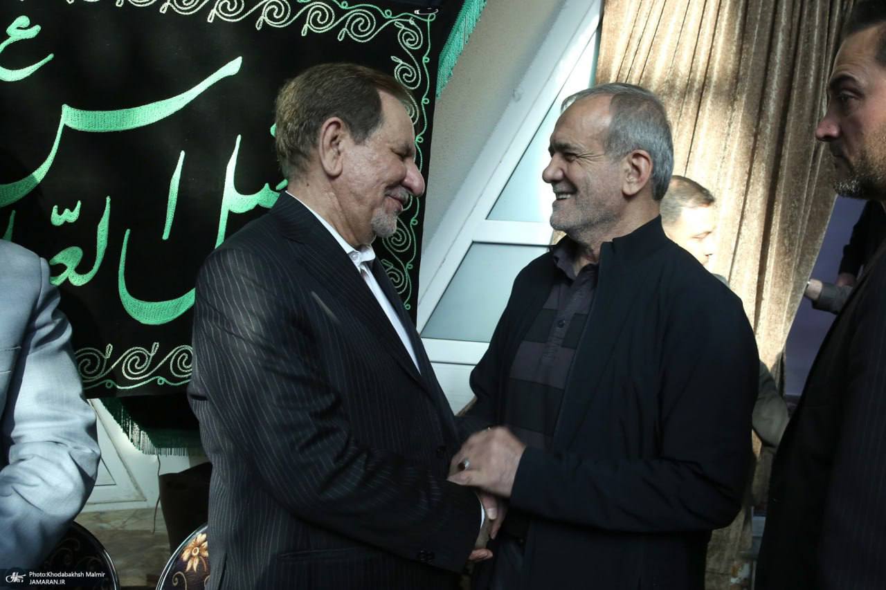 خوش و بش پزشکیان و جهانگیری در حاشیه یک مراسم