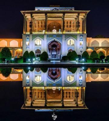 تصویر دیدنی از عمارت عالی‌قاپو در شب‌های اصفهان