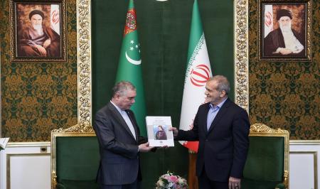 هدیه خاصی که امروز پزشکیان به  رهبر ترکمنستان اهدا کرد+عکس
