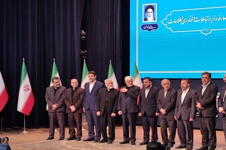 قاب سوال برانگیز از مراسم معارفه وزیر ارتباطات 