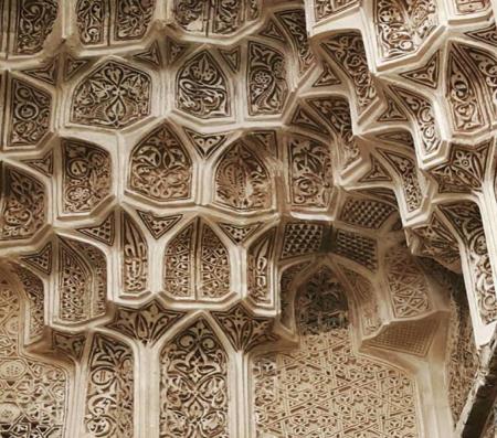 مقرنس‌های زیبای آرامگاه بایزید بسطامی