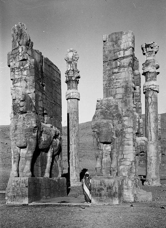 نمایی از تخت جمشید در سال ۱۳۰۱ +عکس