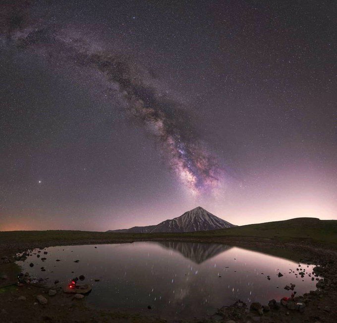 کهکشان راه شیری بر فراز قله‌ زیبای دماوند