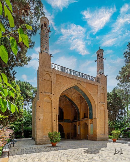 منار جنبان اصفهان در این روزها