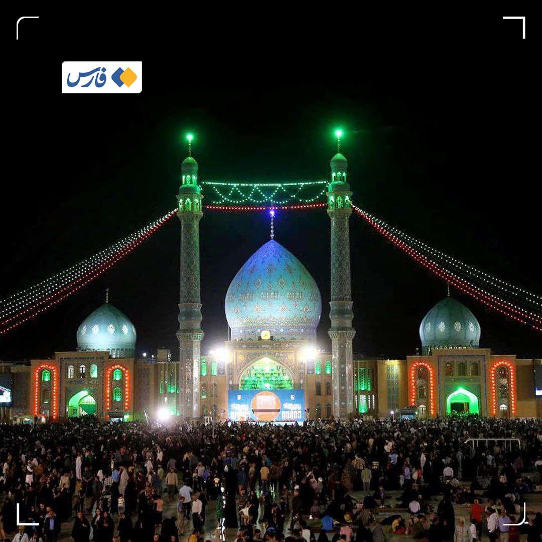  حضور پرشور مردم در مسجد جمکران برای مراسم آغاز امامت ولی‌عصر(عج)