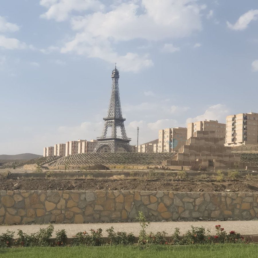 تصویر جالب از برج ایفل ملایر+عکس