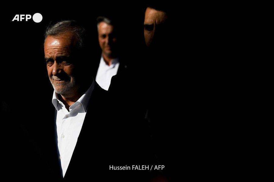 تصویر AFP از حضور پزشکیان در بصره