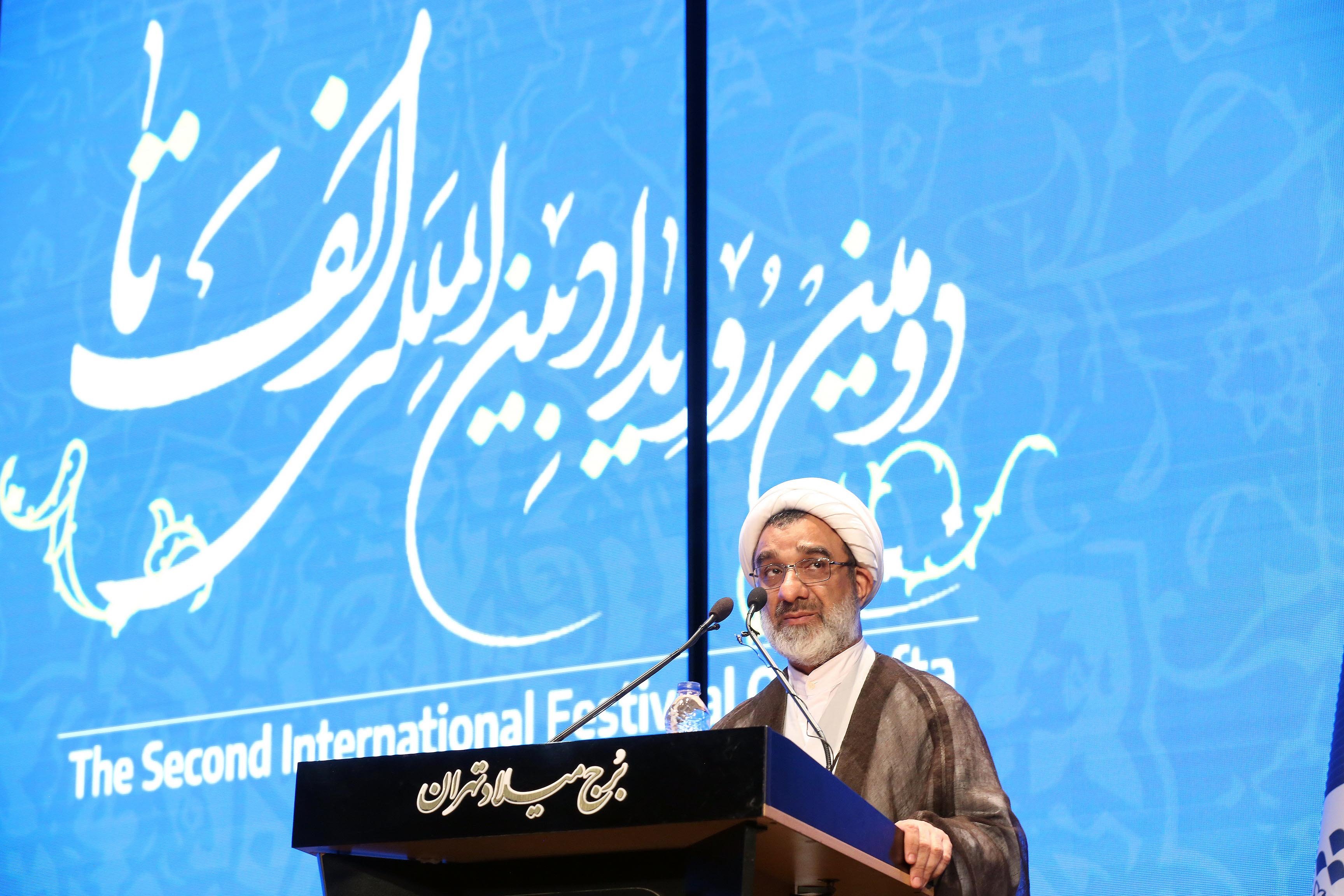 آموزش و پرورش به کمک معلّمان برای کشور سرمایه تولید می‌کند/ مدیران موفق انسان‌ساز قهرمانان آموزش و پرورش هستند 