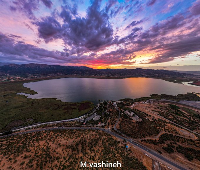 دریاچه زریوار زریبار کردستان هنگام غروب آفتاب