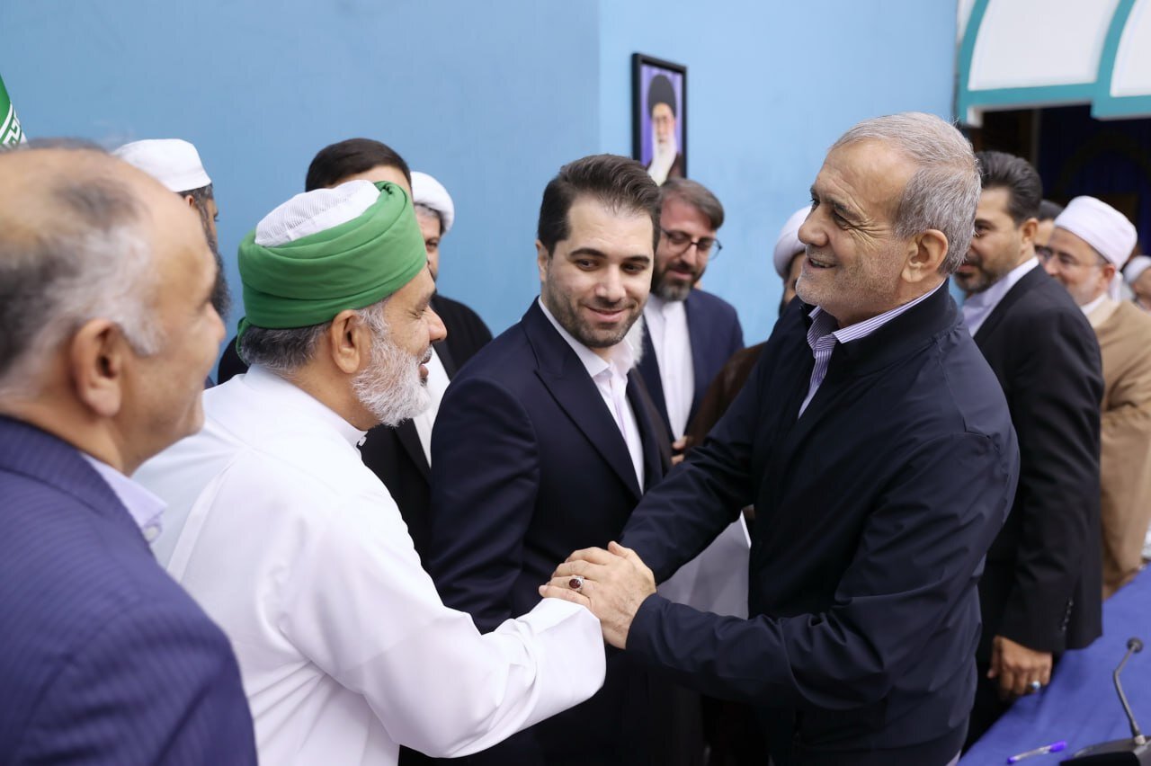  تصاویری از خوش‌و‌بش پزشکیان با علمای اهل سنت 