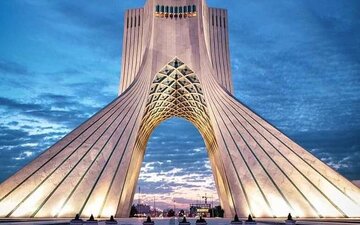 عکس های کمتر دیده شده از برج آزادی در 50 سال پیش