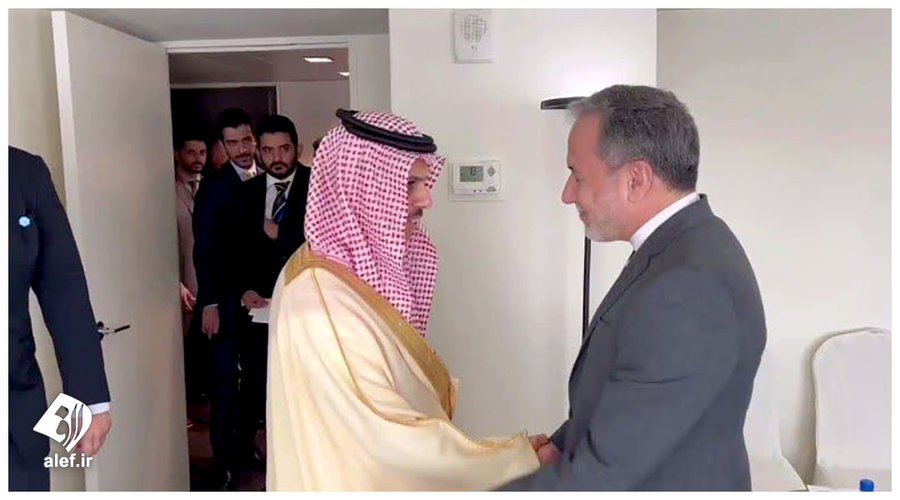 اولین دیدار عراقچی و بن فرحان وزرای خارجه ایران و عربستان+عکس