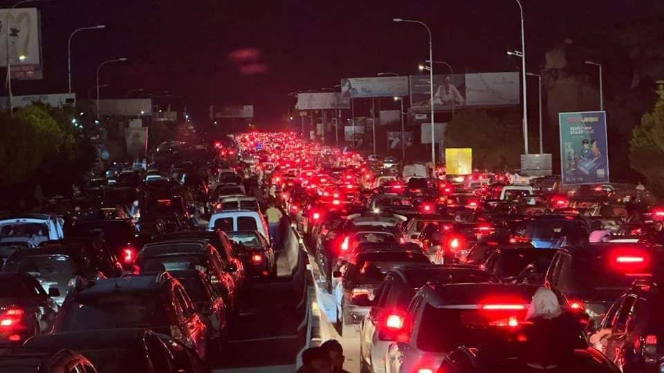 مردم جنوب لبنان در حال ترک شهر و خانه‌های خود+عکس