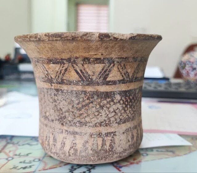 کشف ‌جام سفالی‌ پنج هزار ساله در اسدآباد، همدان + عکس