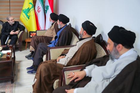 فرزندان رهبر انقلاب در دفتر حزب‌ الله+ تصاویر