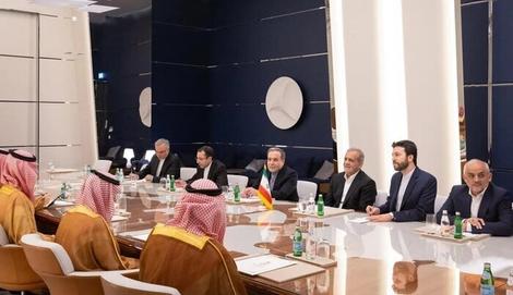 عکسی از دیدار وزیر خارجه عربستان با پزشکیان در دوحه قطر 