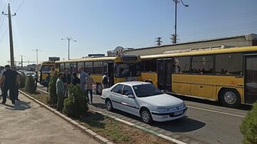 تصاویری از کفن پوشان در مسیر رسیدن به مصلی تهران برای بیعت با رهبر انقلاب