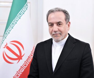 حضور عراقچی در لبنان و دیدار با نخست وزیر دولت این کشور+ تصاویر