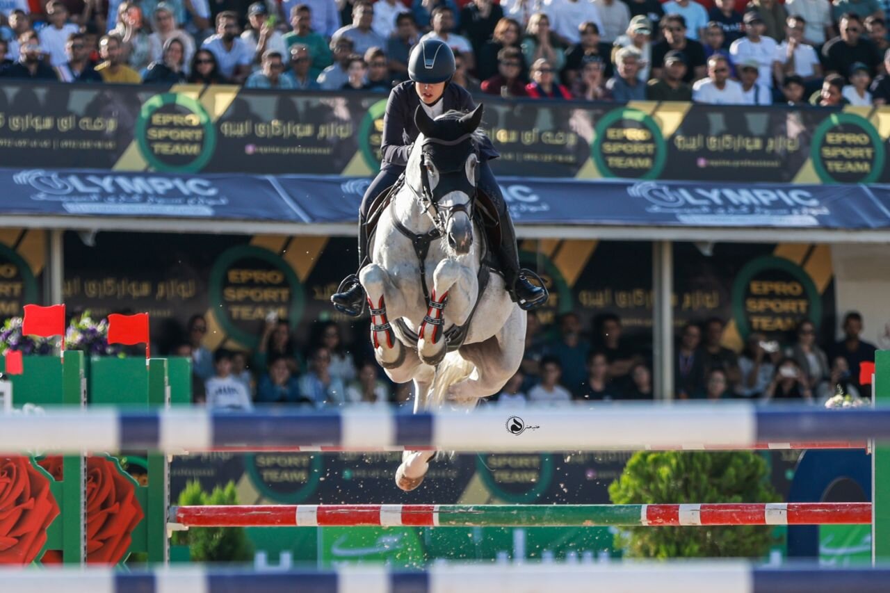 شگفتی در ورزش ایران؛ قهرمانی یک زن برای نخستین بار در تاریخ سوارکاری + عکس