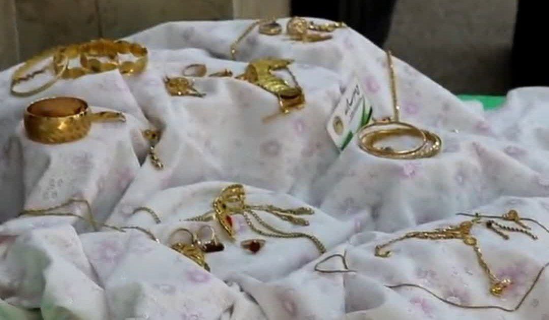 اهدای طلا و جواهرات بانوان بوشهری برای جنگ با اسرائیل +عکس
