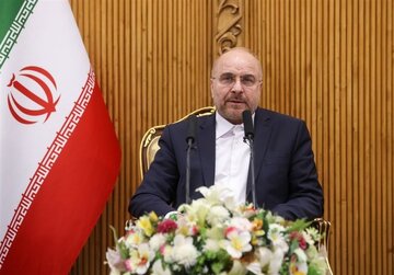 تصویری از خلبانی قالیباف در پروازش به تاجیکستان 