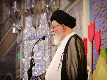عکسی از عیادت علم الهدی از مجروحان لبنانی 