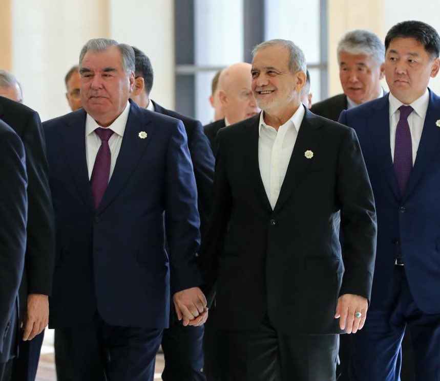 عکسی جالب از صمیمیت پزشکیان و رئیس جمهور تاجیکستان