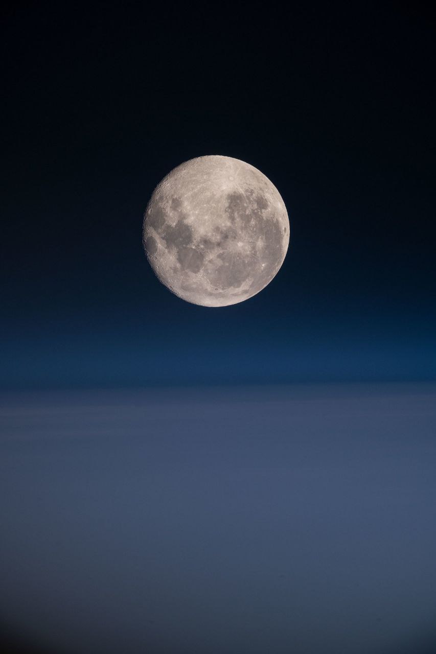 تصویری بسیار زیبا از ماه کامل + عکس