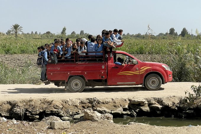 سرویس مدرسه در روستایی در مصر این شکلی است+عکس