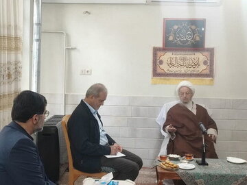 پذیرایی ویژه از پزشکیان در حاشیه دیدار با آیت الله مکارم شیرازی+ عکس