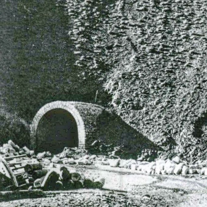 دهانه جنوبی تونل کندوان در حال ساخت سال ۱۳۱۵ 
