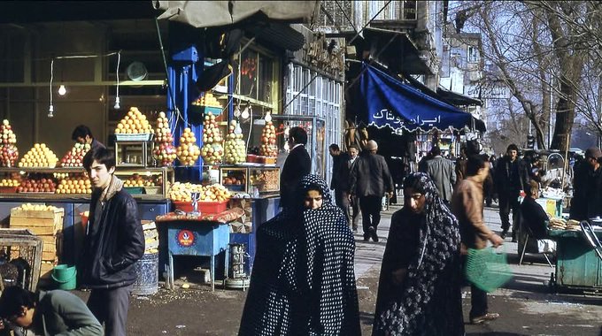 تصویری از مردم تهران در سال ۱۳۴۶ خورشیدی