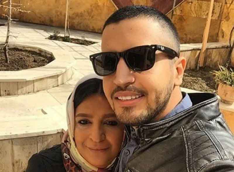 مهمان خندوانه در آغوش مادرش + عکس