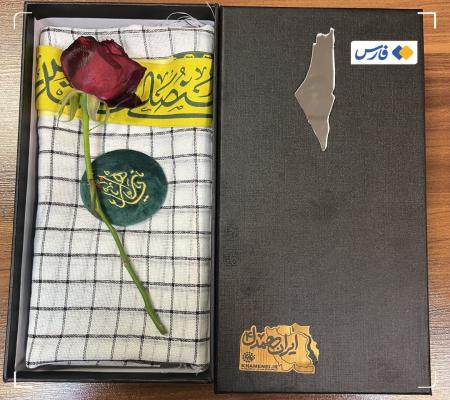 هدیۀ رهبر انقلاب به هم‌دلان ایران