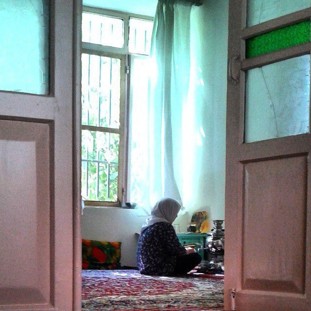 تصویر خاطره انگیز از یک مادربزرگ ایرانی