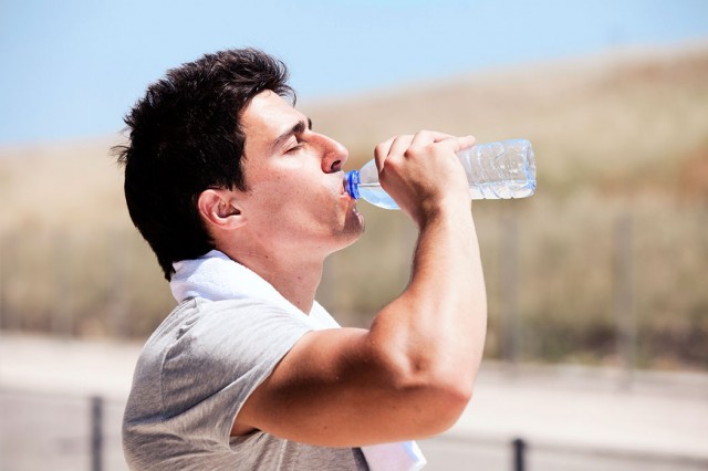 به فرد گرمازده چگونه کمک کنیم؟
