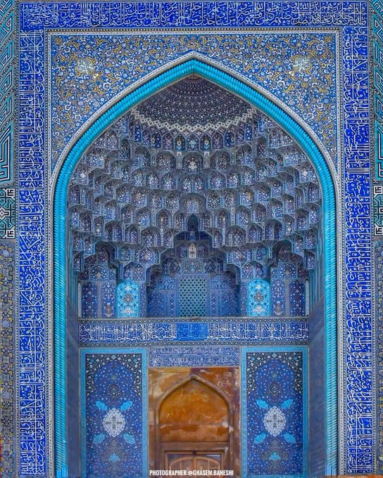 آبی ایرانی در کاشی‌های اصفهان
