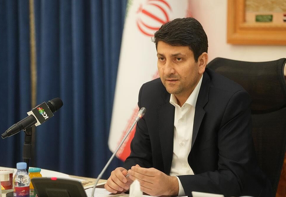 عکس متفاوت از وزیر ارتباطات در یک خوابگاه دانشجویی 